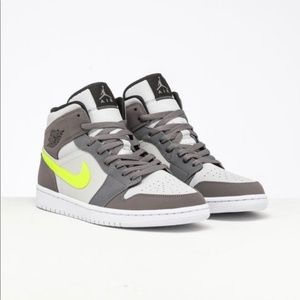 💰SOLD ON EBAY💰Nike Air Jordan Retro 1 Grey Volt
